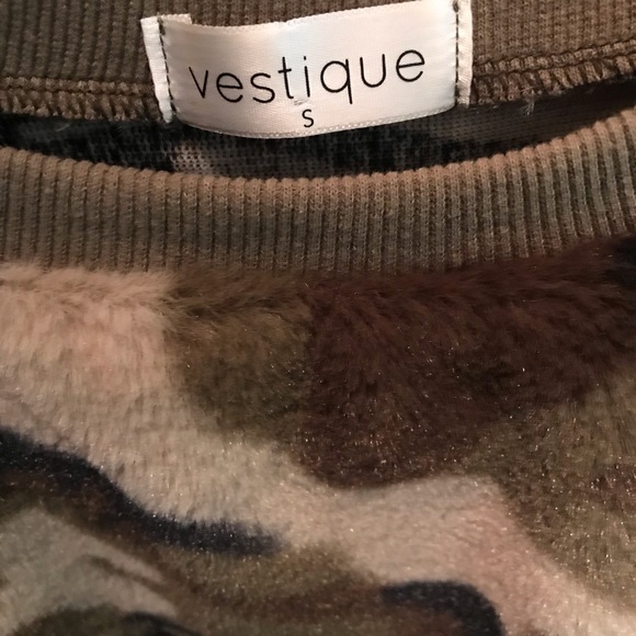 Fuzzy, comfy, cute camo sweatshirt!!!! - Picture 2 of 3